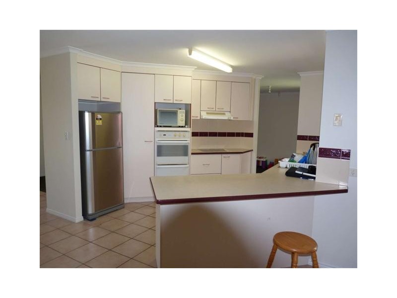 74 Hansen St, Urangan QLD 4655