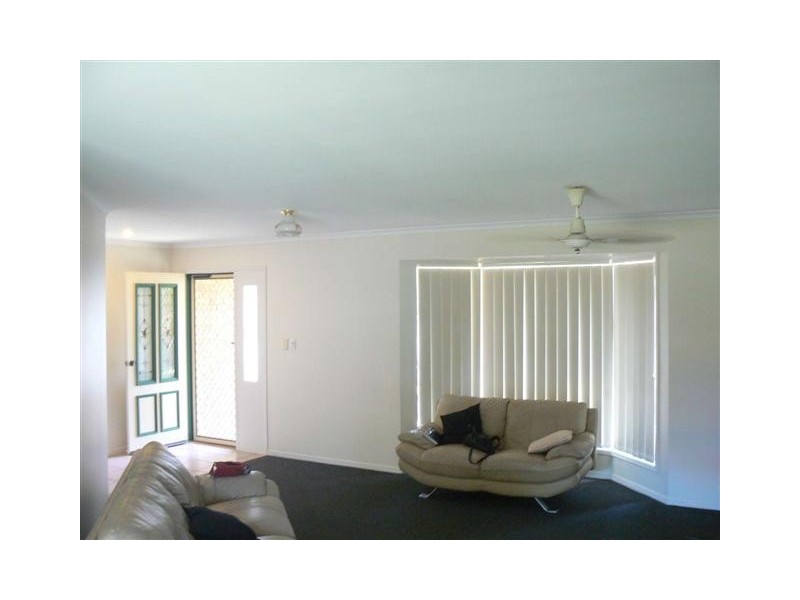 74 Hansen St, Urangan QLD 4655
