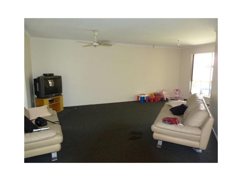74 Hansen St, Urangan QLD 4655