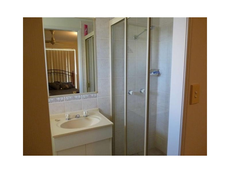 74 Hansen St, Urangan QLD 4655