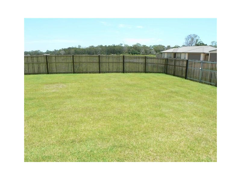 1 Duke Ct (L207), Urraween QLD 4655