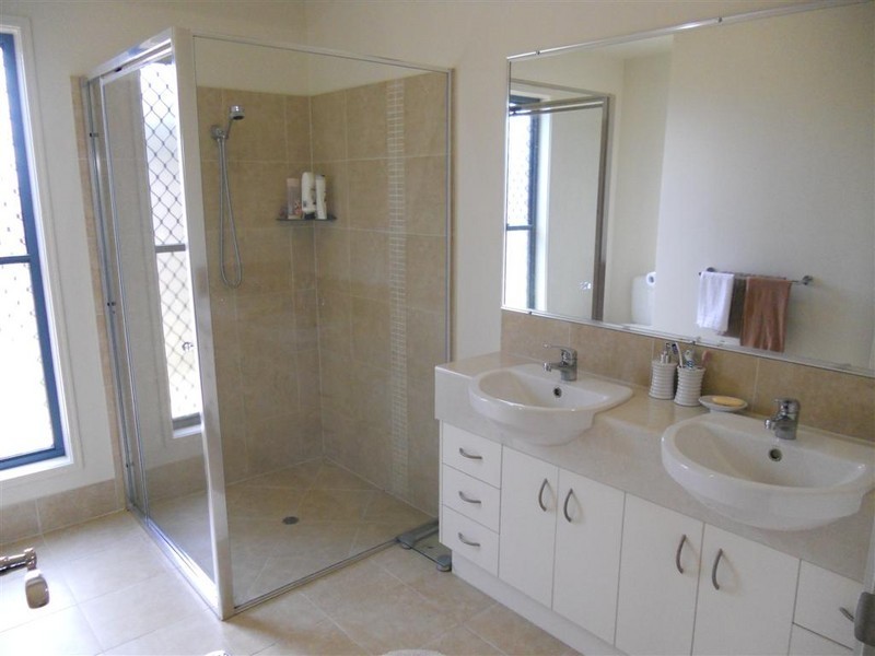 17 Lancaster Ccrt, Urraween QLD 4655