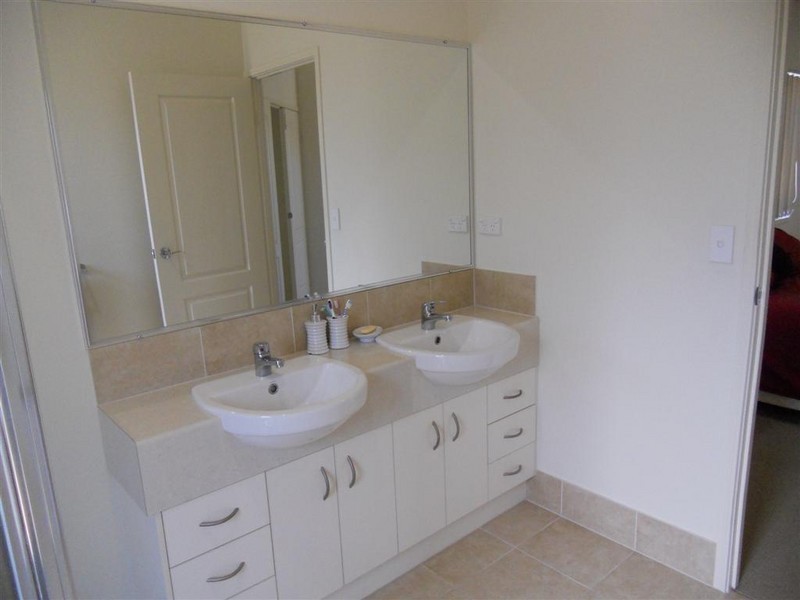 17 Lancaster Ccrt, Urraween QLD 4655