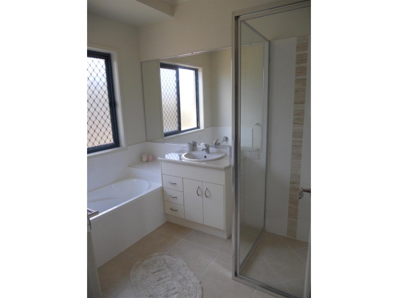 17 Lancaster Ccrt, Urraween QLD 4655