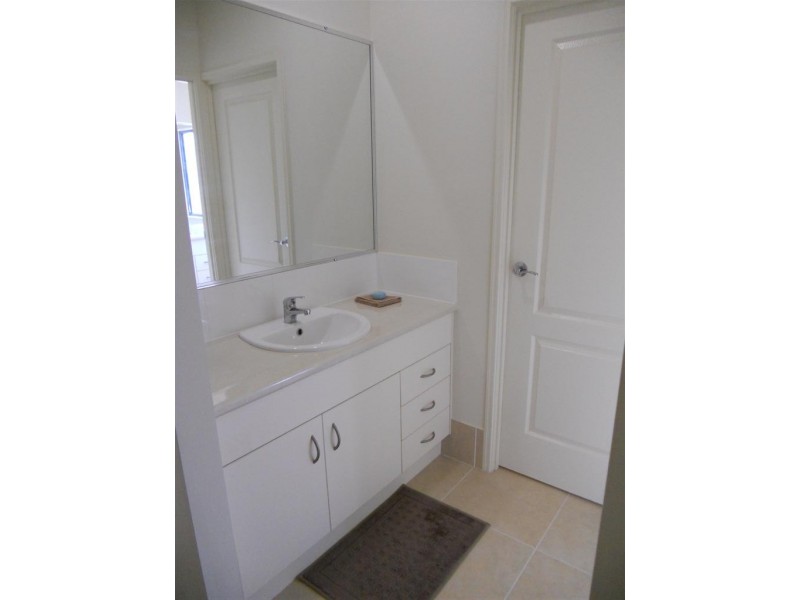 17 Lancaster Ccrt, Urraween QLD 4655