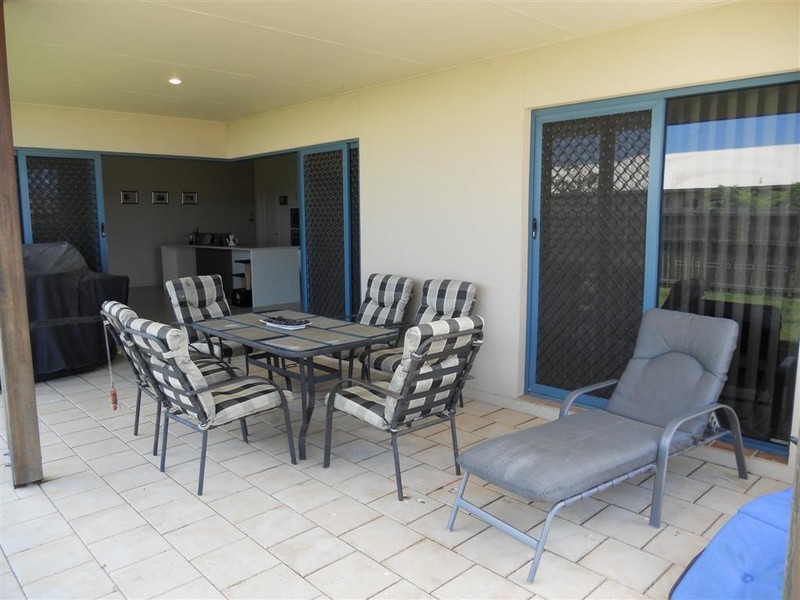 17 Lancaster Ccrt, Urraween QLD 4655