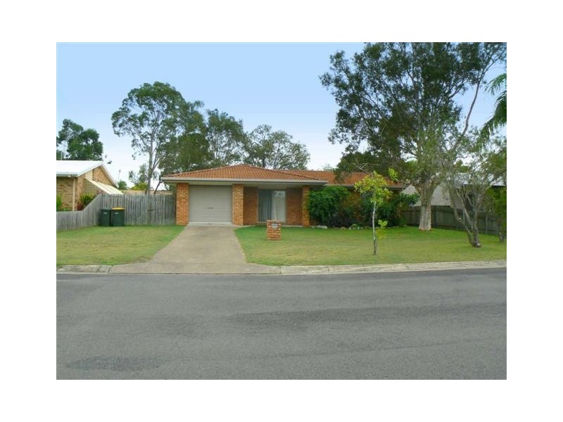 138 Hammond St, Urangan QLD 4655