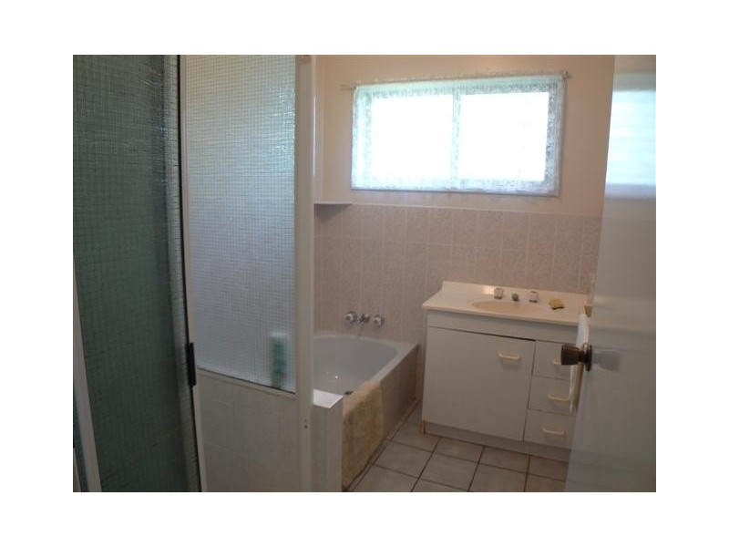 138 Hammond St, Urangan QLD 4655