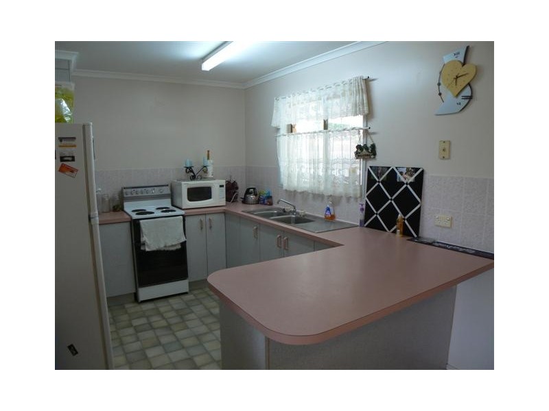 138 Hammond St, Urangan QLD 4655