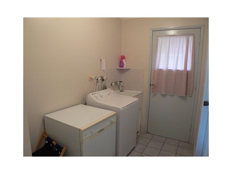 138 Hammond St, Urangan QLD 4655