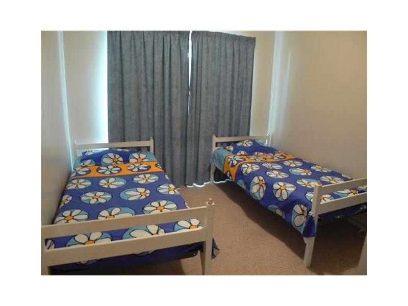 138 Hammond St, Urangan QLD 4655