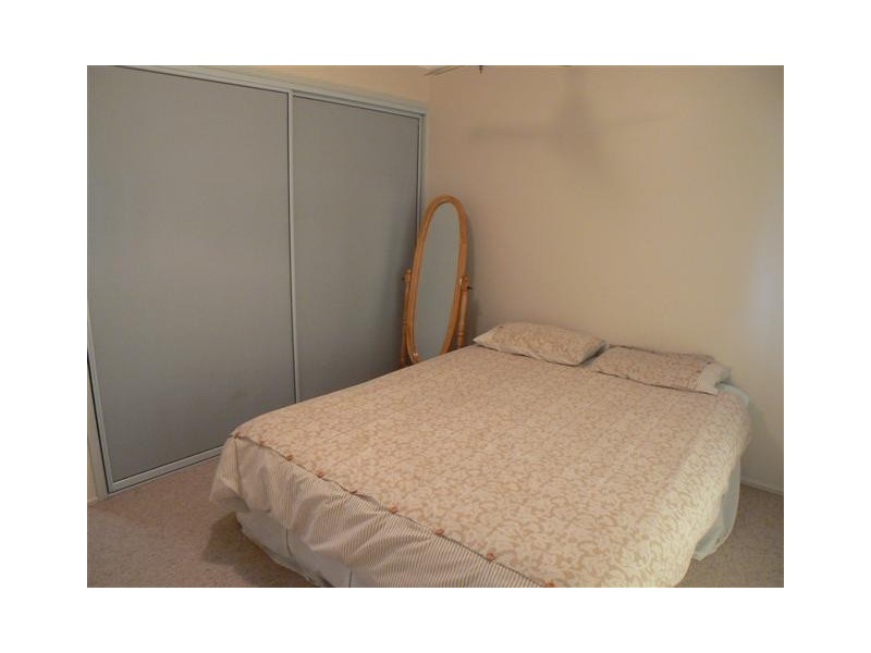 138 Hammond St, Urangan QLD 4655