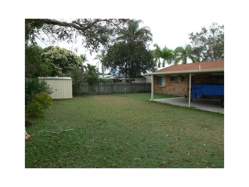 138 Hammond St, Urangan QLD 4655