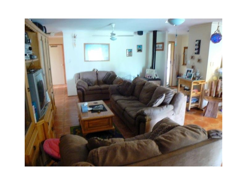 16 Beacon Rd, Booral QLD 4655