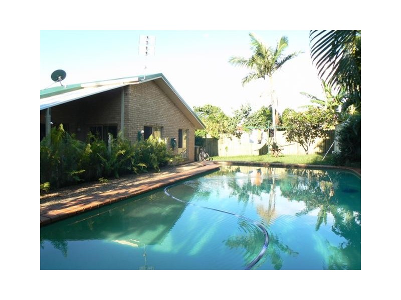 1 Bruce St, Torquay QLD 4655