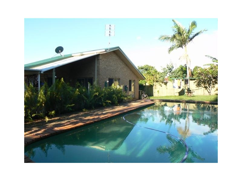 1 Bruce St, Torquay QLD 4655