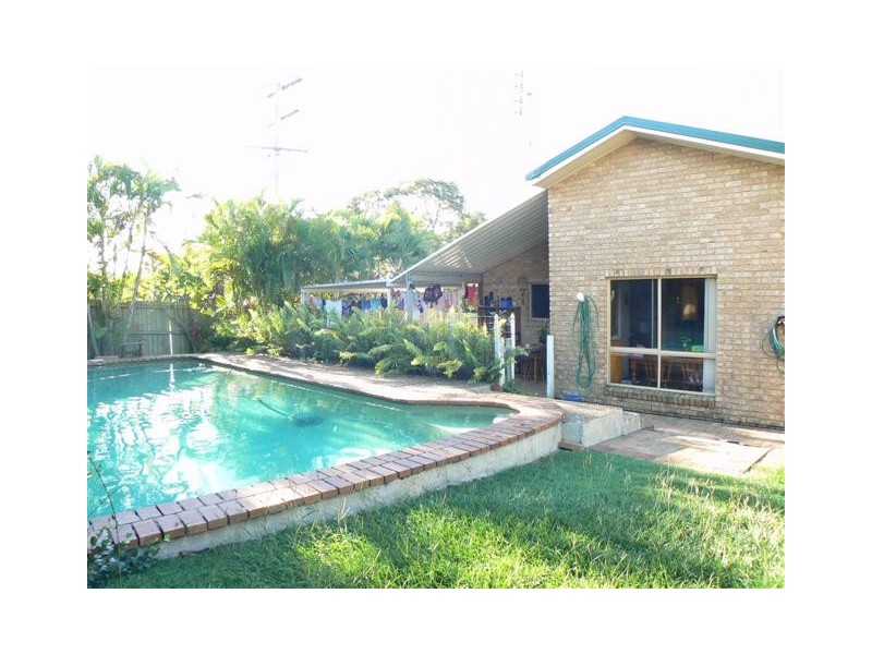 1 Bruce St, Torquay QLD 4655