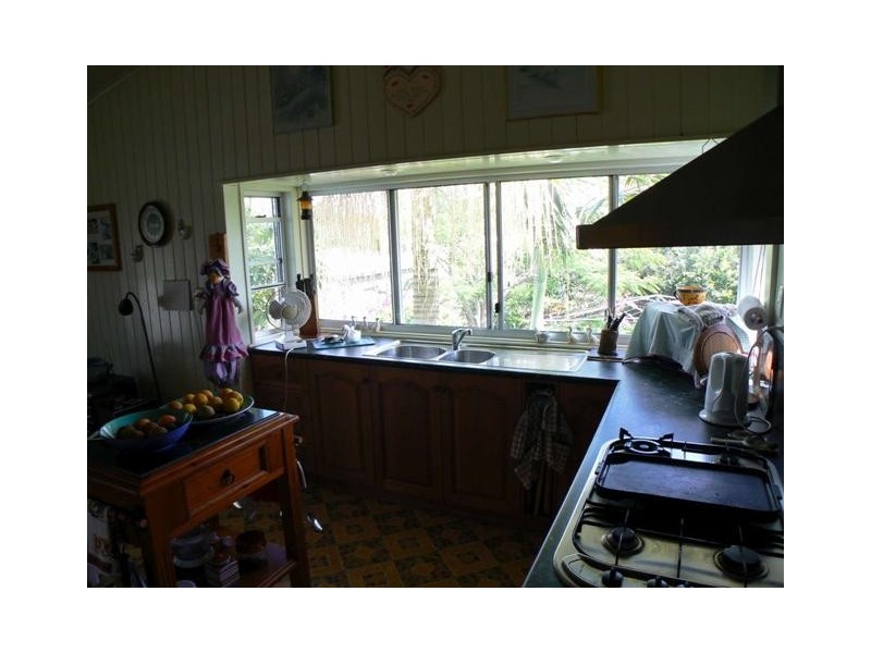 9 Union St, Torbanlea QLD 4662