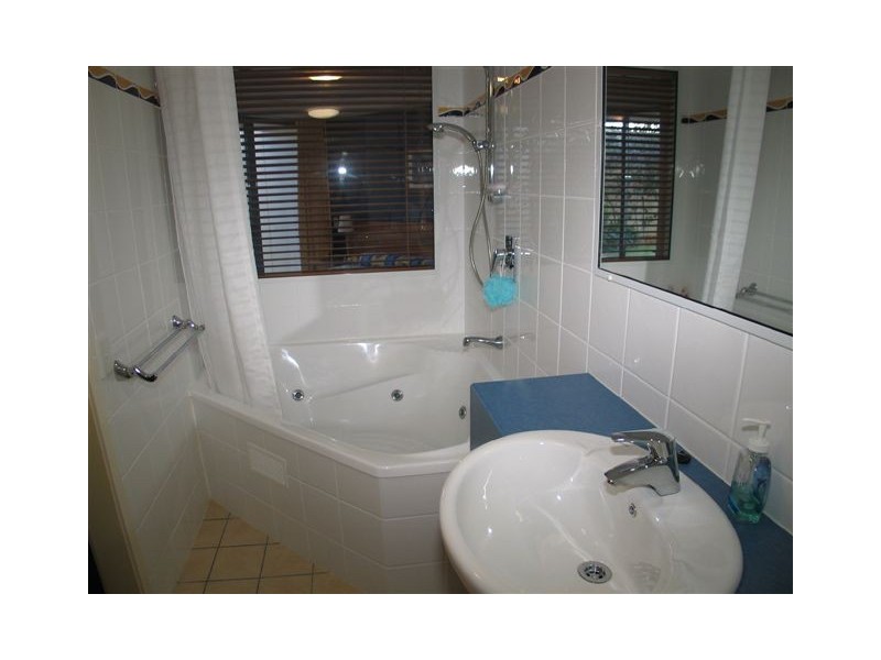129 Mantra Resort, Buccaneer Dr, Urangan QLD 4655