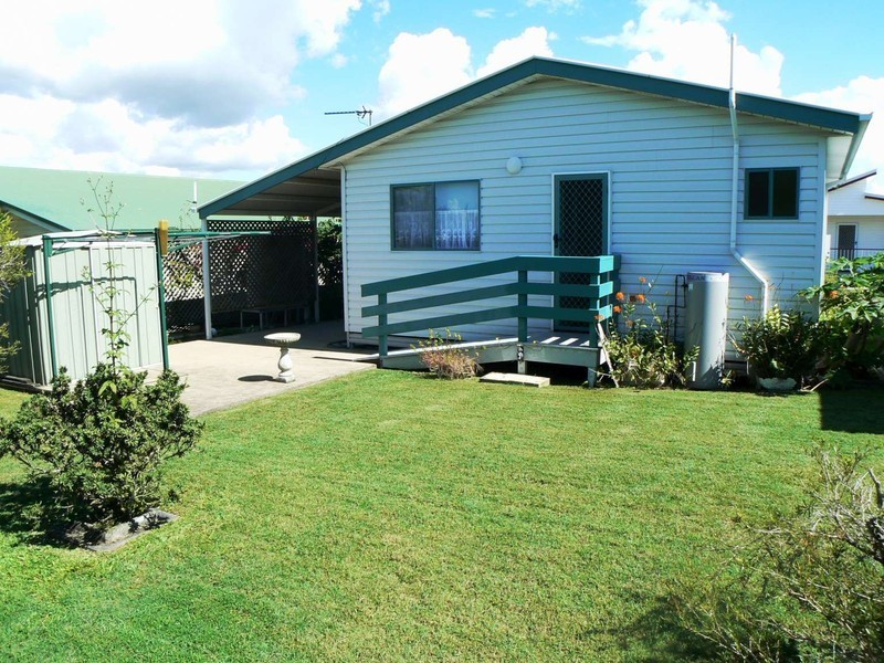 37 Pelican Ave, Pialba QLD 4655