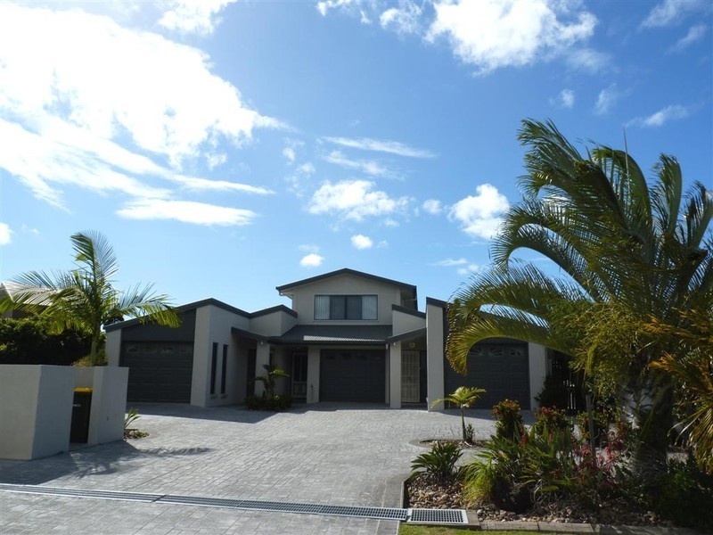 1/83 Ibis Blvd, Eli Waters QLD 4655