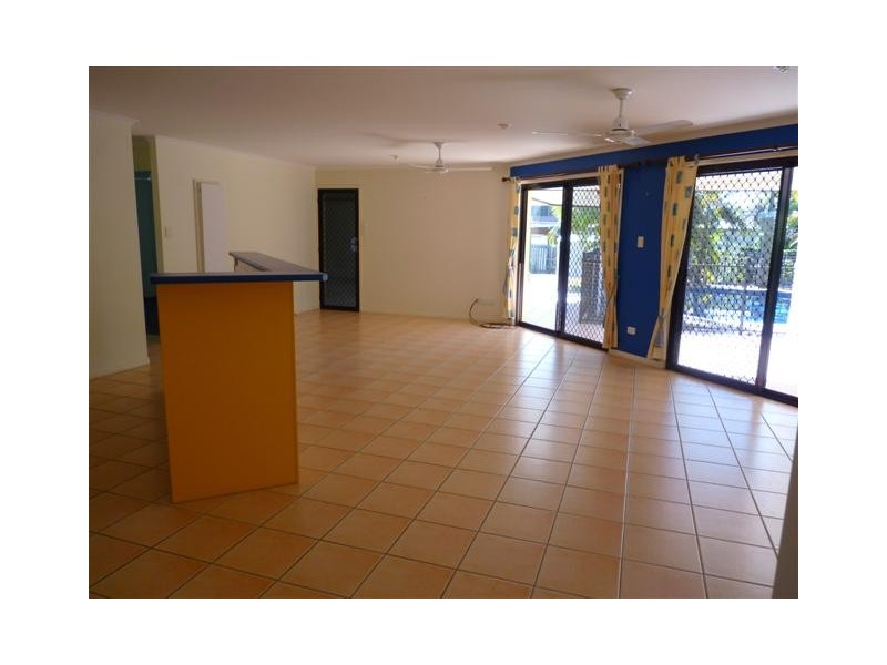 2 Woralie Way, Urraween QLD 4655
