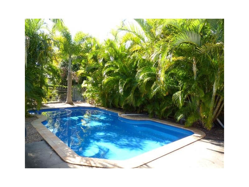 2 Woralie Way, Urraween QLD 4655