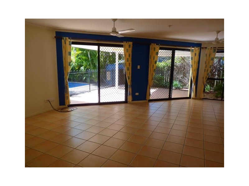 2 Woralie Way, Urraween QLD 4655