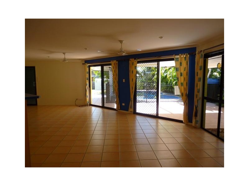 2 Woralie Way, Urraween QLD 4655