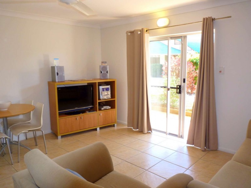 2/13 Ann St, Torquay QLD 4655