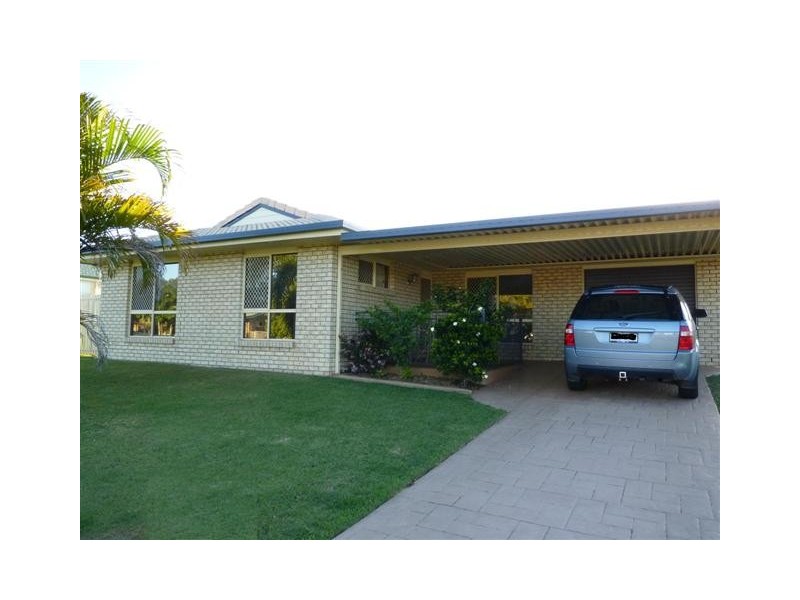 21 Ian Ave, Kawungan QLD 4655