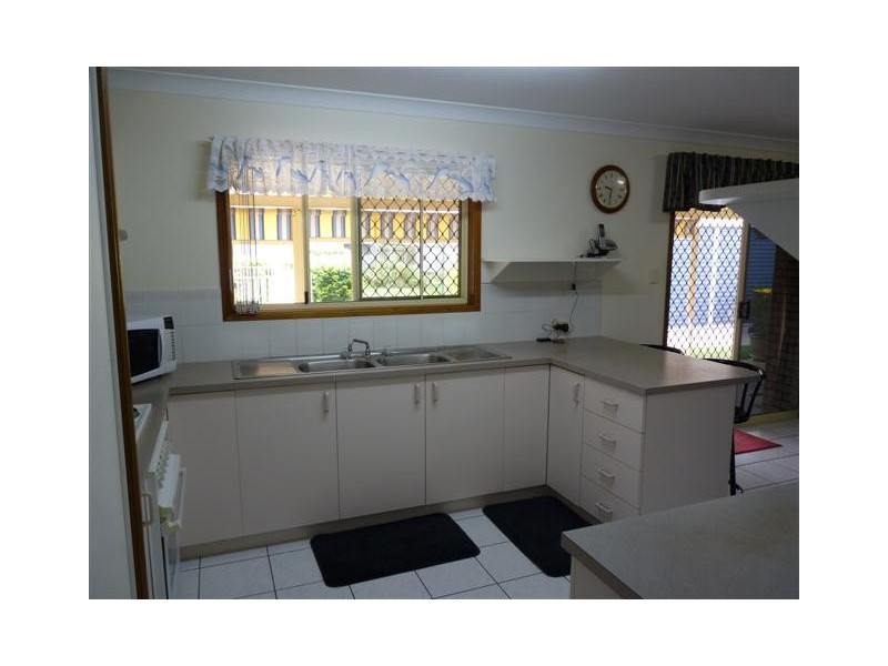 21 Ian Ave, Kawungan QLD 4655