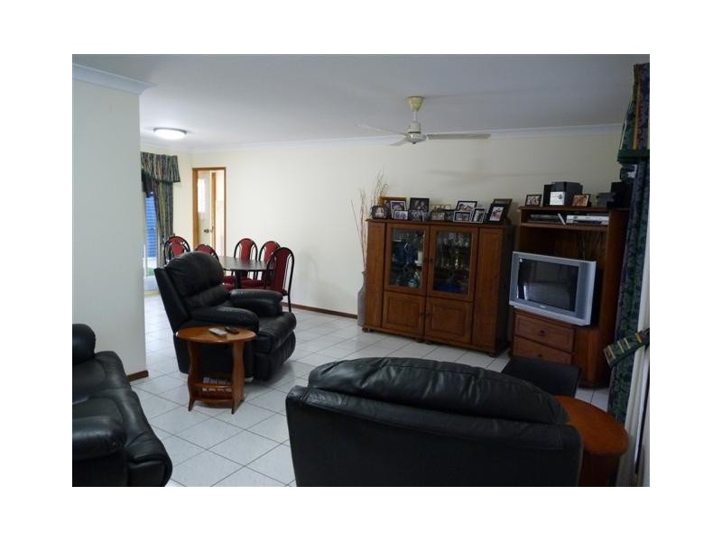 21 Ian Ave, Kawungan QLD 4655