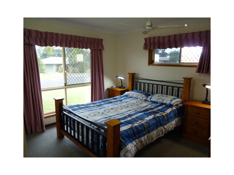 21 Ian Ave, Kawungan QLD 4655