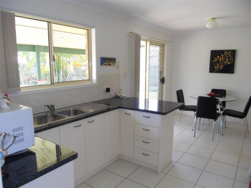 2-1 Alana Crt, Torquay QLD 4655