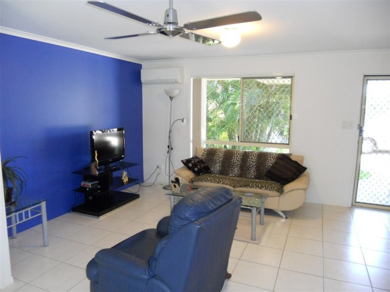 2-1 Alana Crt, Torquay QLD 4655