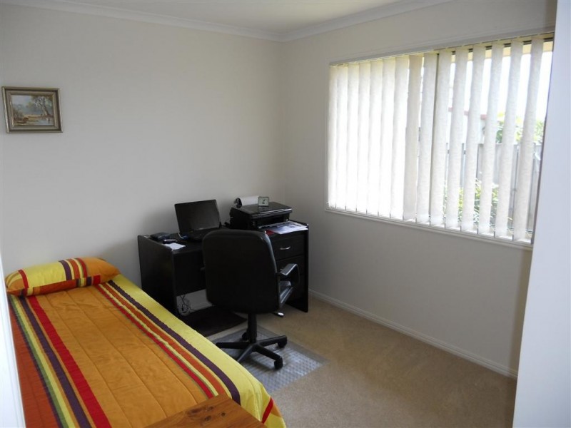 2-1 Alana Crt, Torquay QLD 4655