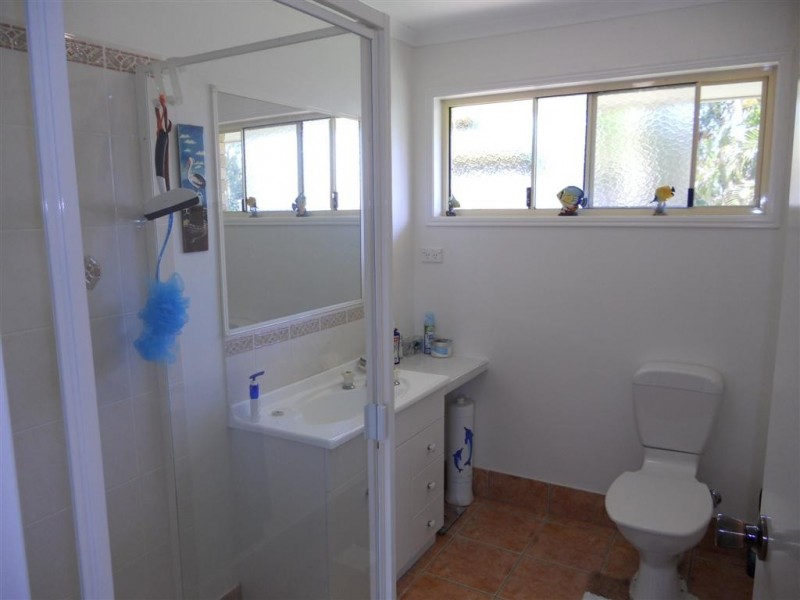 2-1 Alana Crt, Torquay QLD 4655