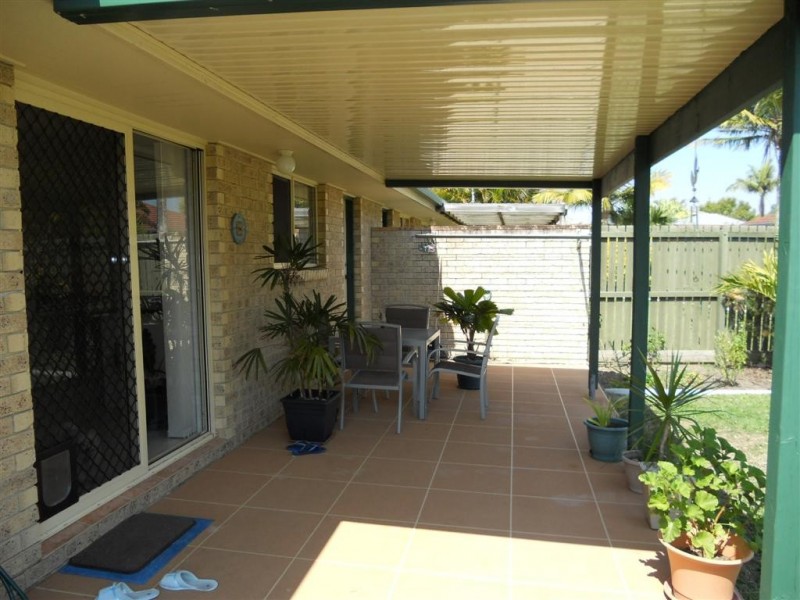 2-1 Alana Crt, Torquay QLD 4655