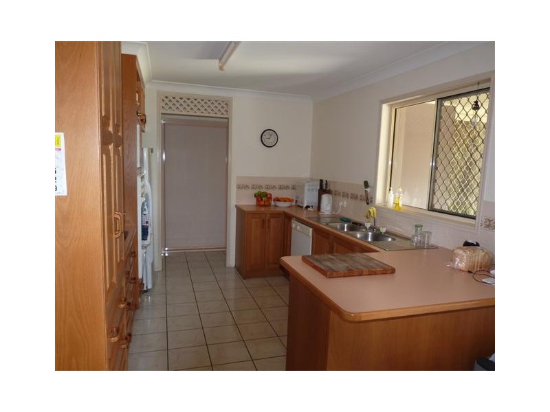 3 Bergin Ct, Torquay QLD 4655