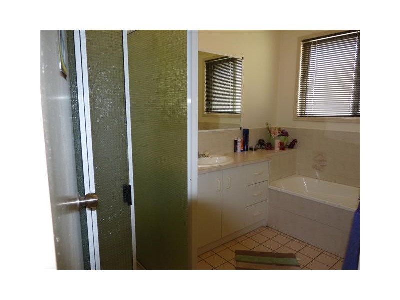 3 Bergin Ct, Torquay QLD 4655