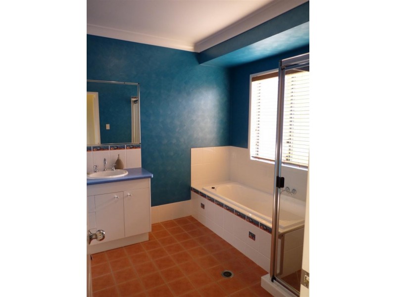 48 Heather Way, Urraween QLD 4655