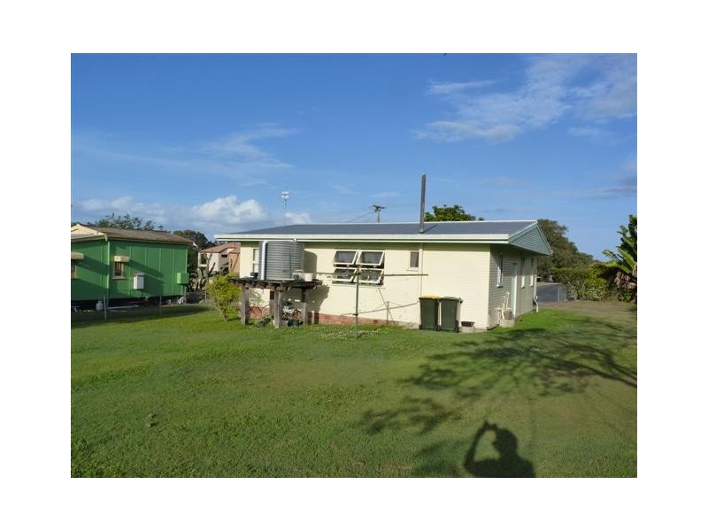 43 Bideford St, Torquay QLD 4655