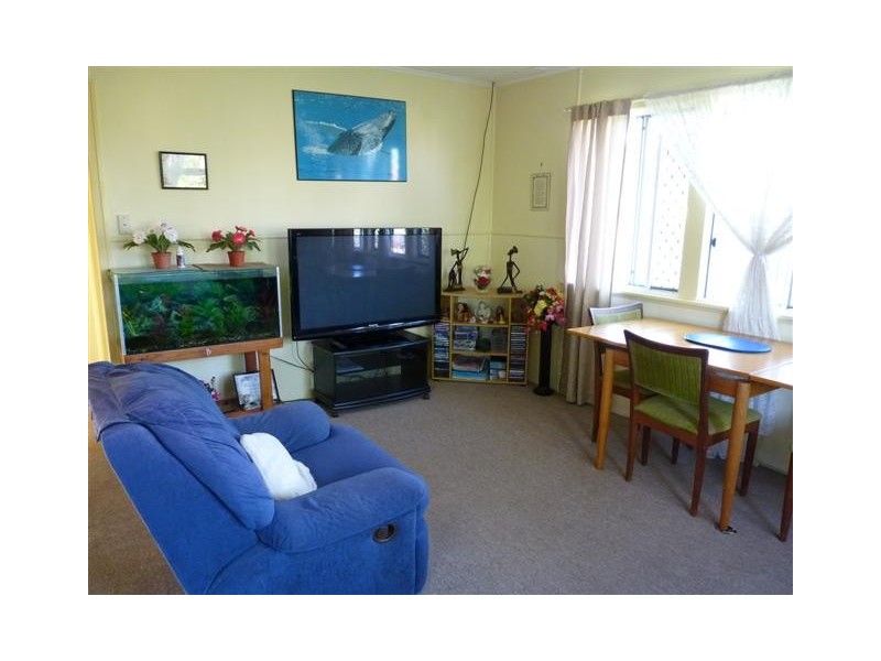 43 Bideford St, Torquay QLD 4655