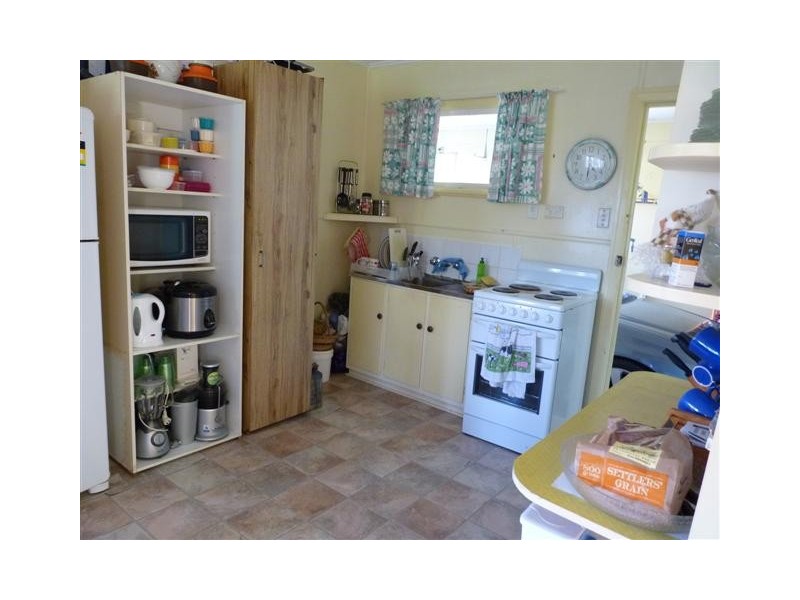 43 Bideford St, Torquay QLD 4655