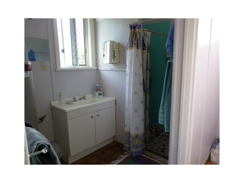 43 Bideford St, Torquay QLD 4655