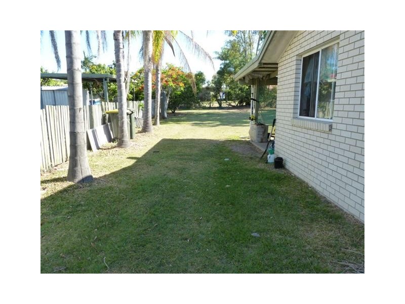 665 Boat Harbour Dr, Urangan QLD 4655