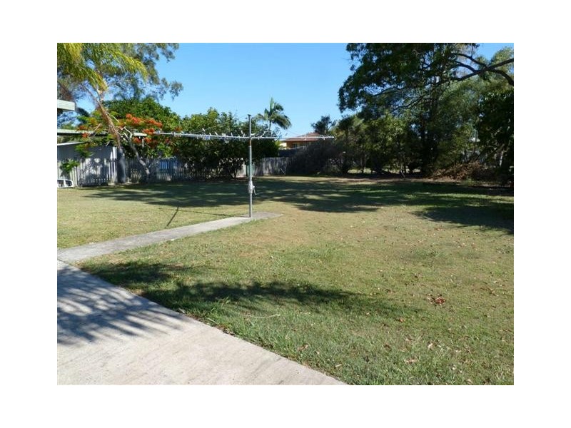 665 Boat Harbour Dr, Urangan QLD 4655