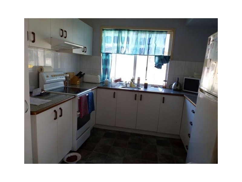 665 Boat Harbour Dr, Urangan QLD 4655