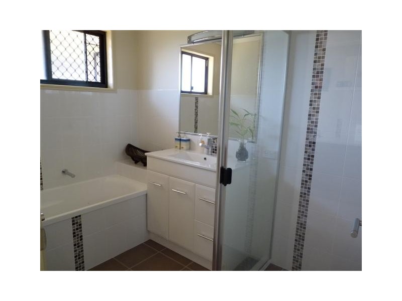 8 Summit Ridge Dr, Nikenbah QLD 4655